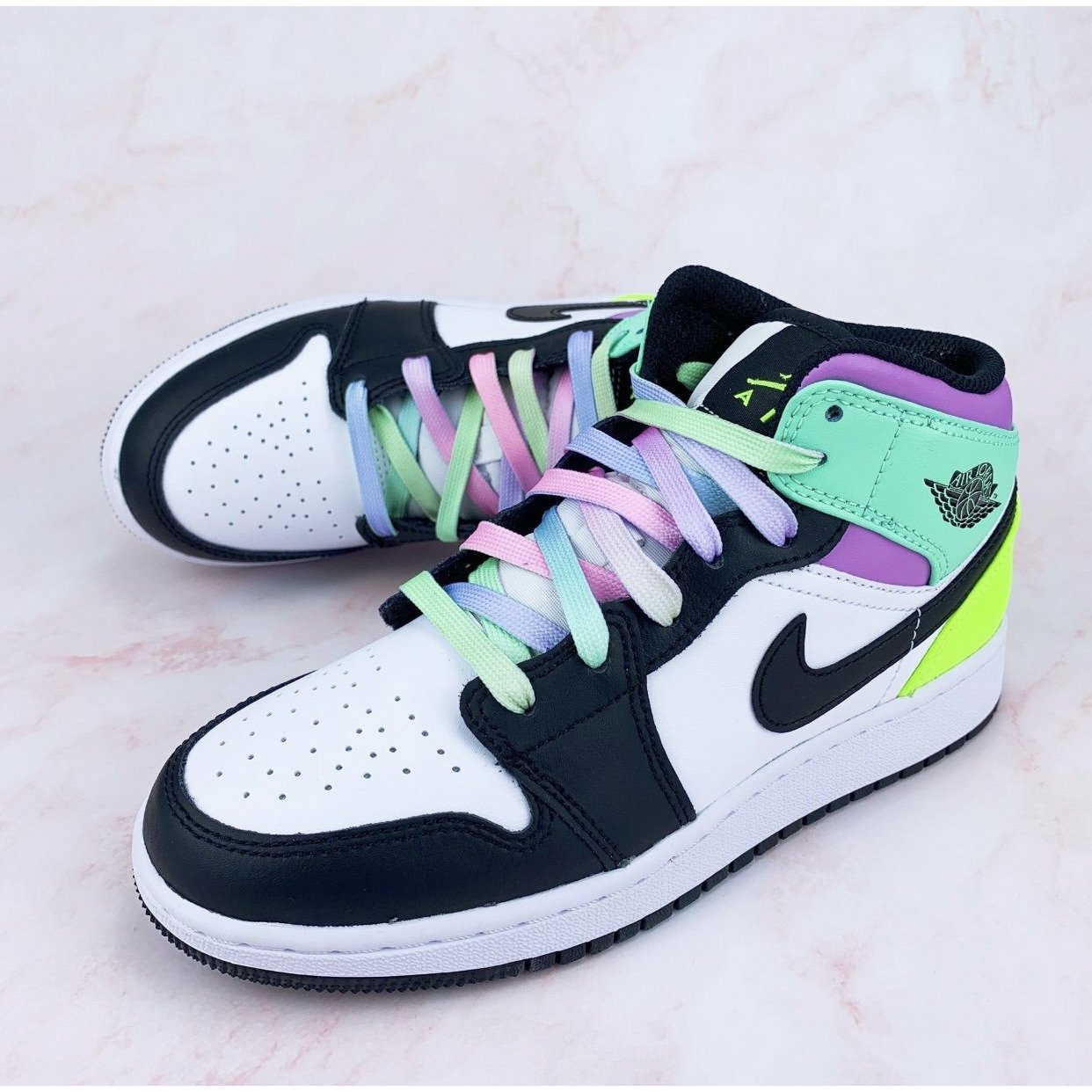 AIR JORDAN 1 MID PASTEL BLACK TOE